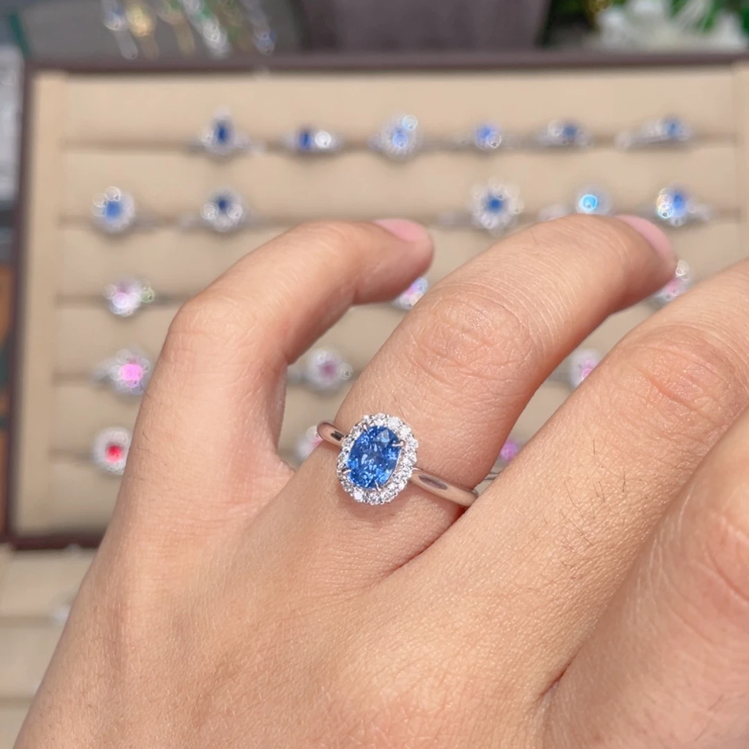 蓝宝石戒指18K金镶嵌1.12ct 矢车菊