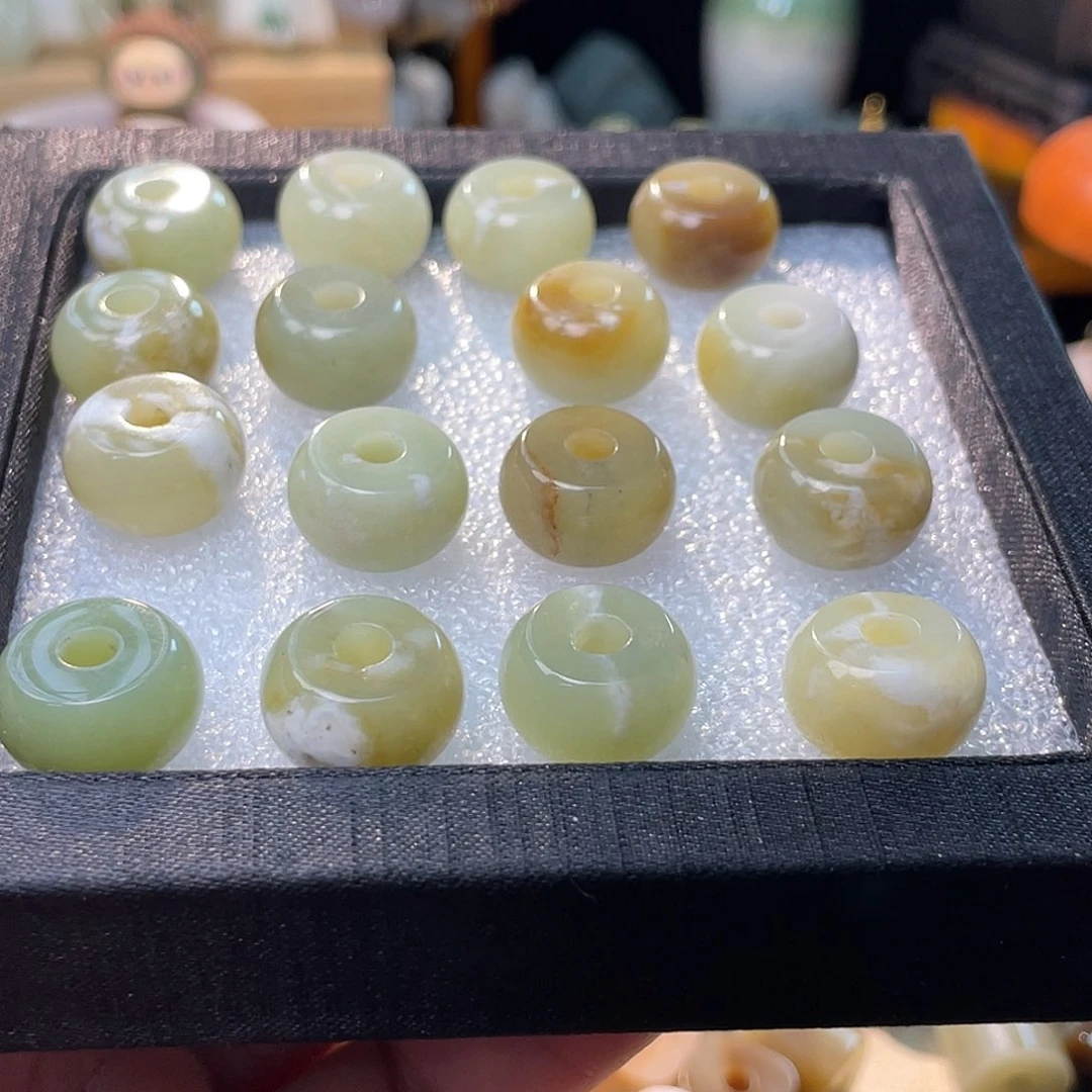 和田玉未镶嵌颈饰发1