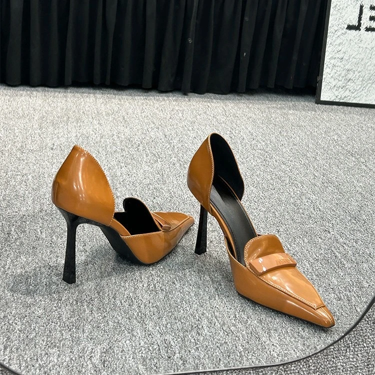 师小姐女装~早春新款小方扣侧空优雅细跟单鞋