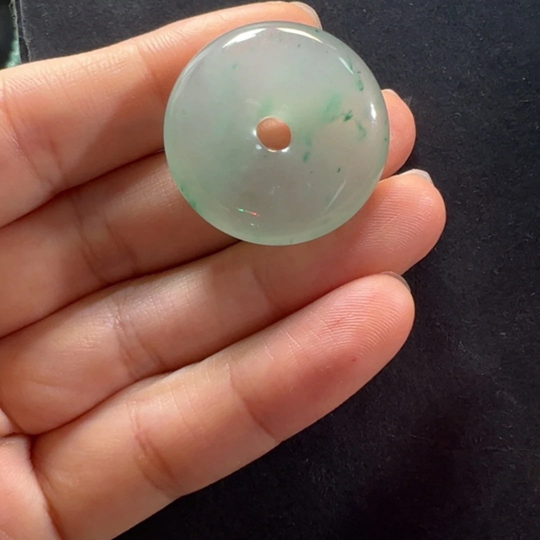 颈饰未镶嵌石英质玉