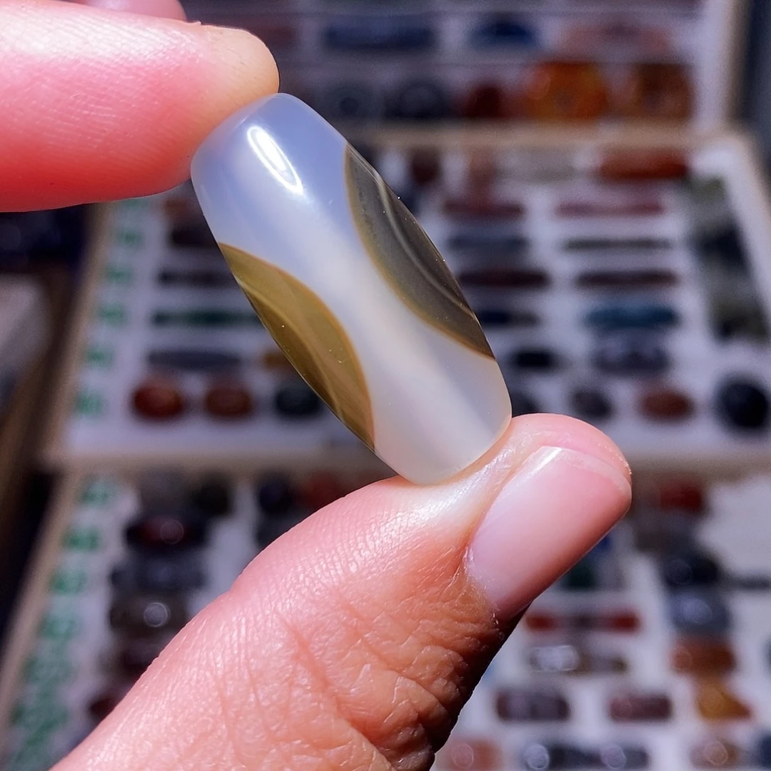 琥珀未镶嵌吊坠……