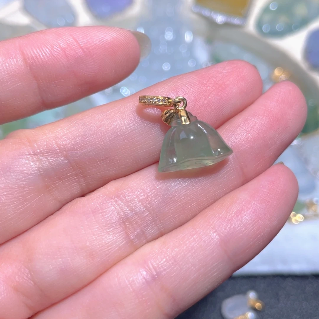 翡翠18K金镶嵌颈饰翡翠