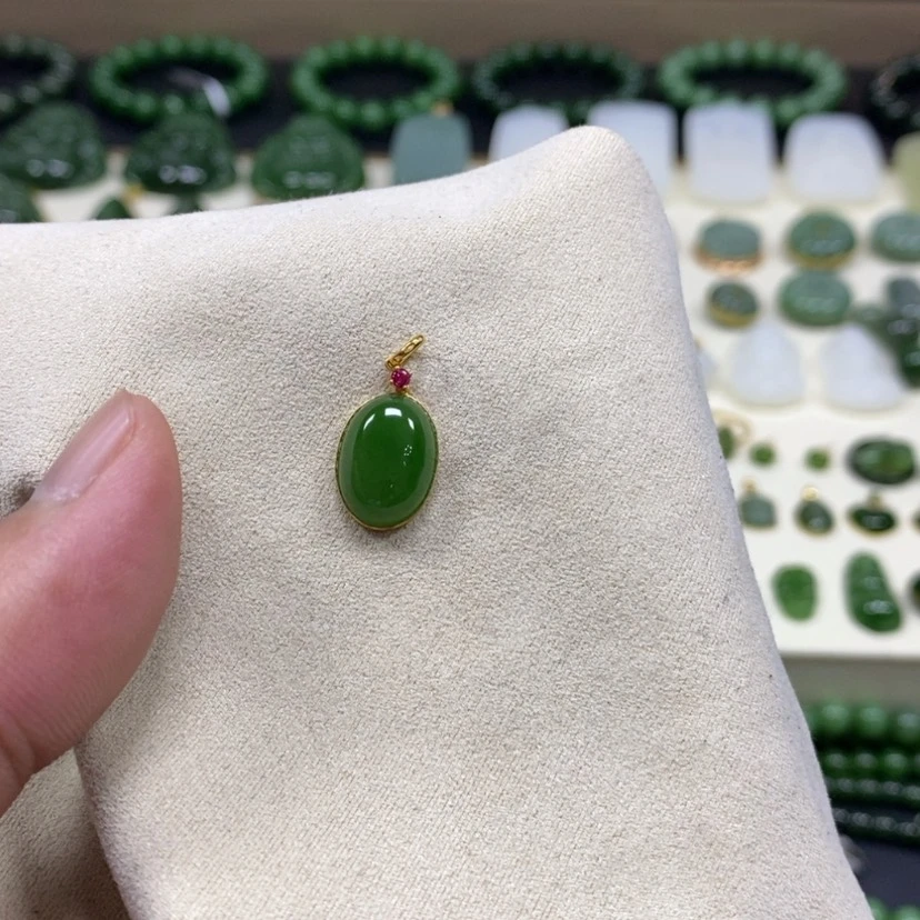 【闪购商品】颈饰18K金镶嵌和田玉（碧玉）嫁*