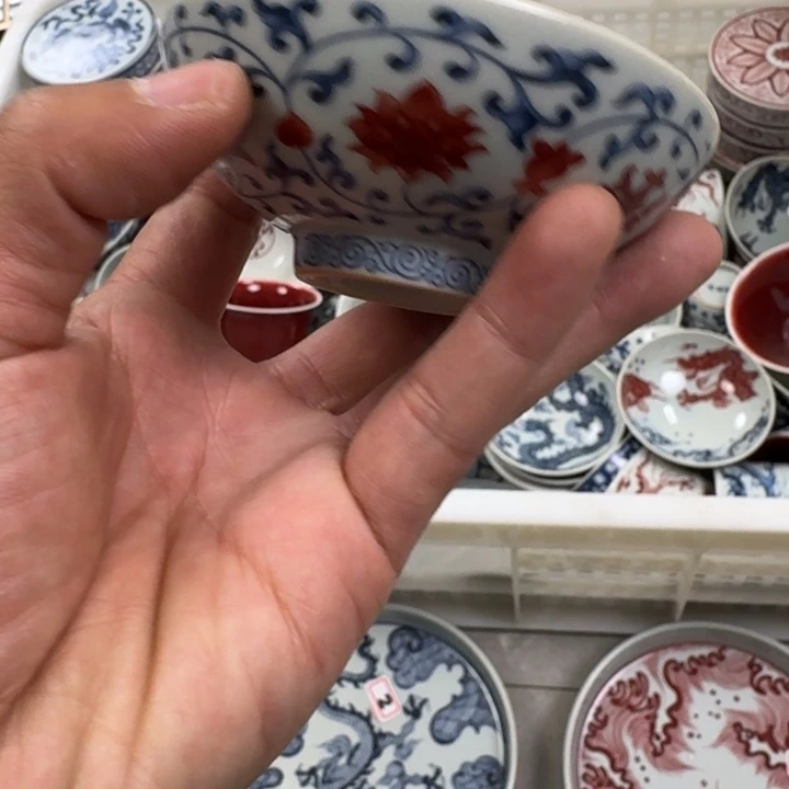 摆件釉里红缠枝莲普洱杯