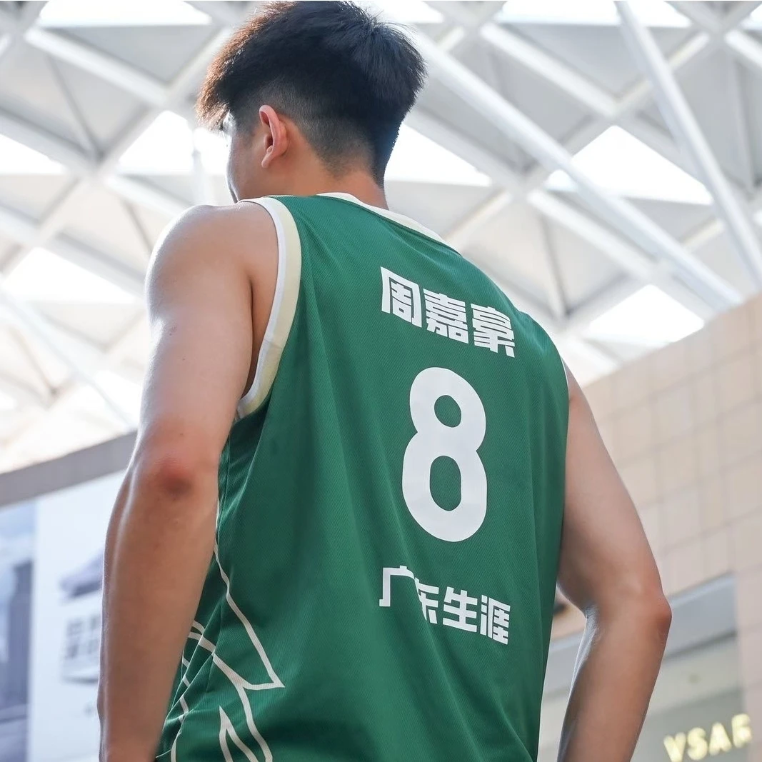 鸭子周嘉豪亲签广东生涯超三联赛战服(全新)
