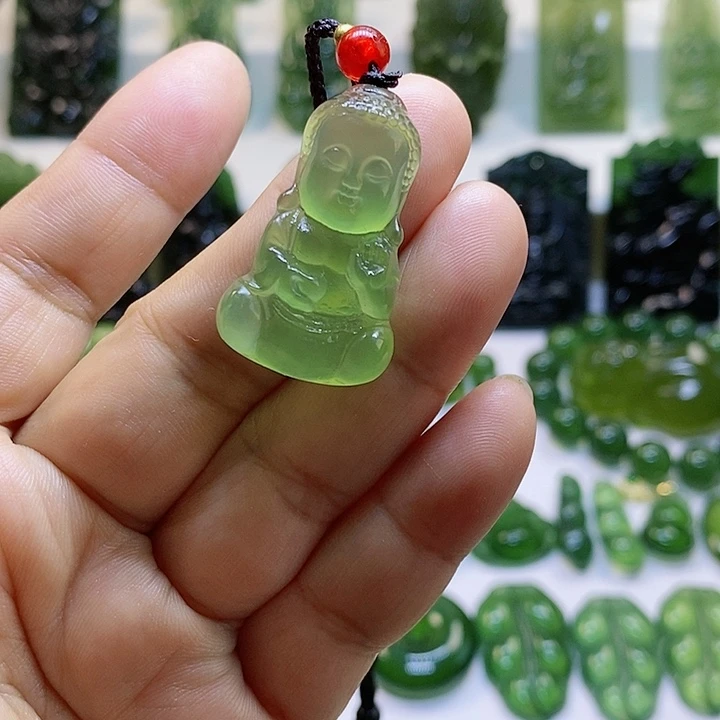 蛇纹石玉颈饰未镶嵌