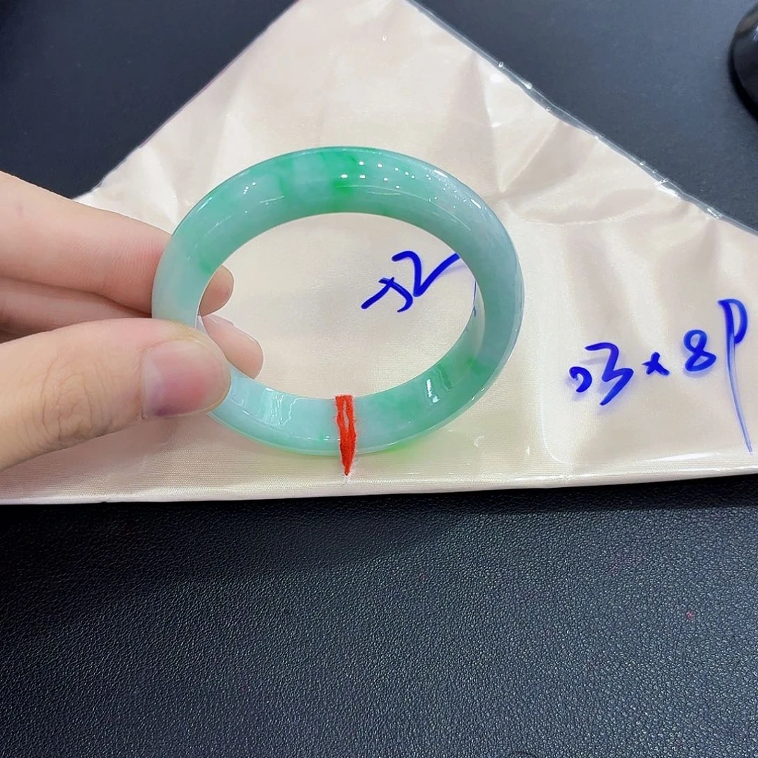 翡翠未镶嵌手镯天然缅甸翡翠手镯