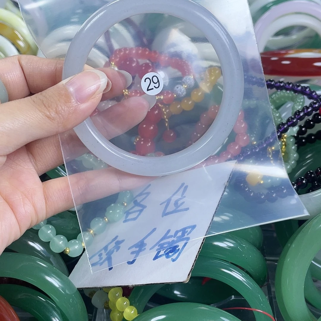 【闪购商品】石英质玉手镯未镶嵌63