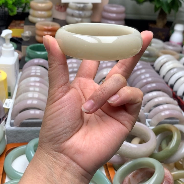 石英质玉未镶嵌手镯