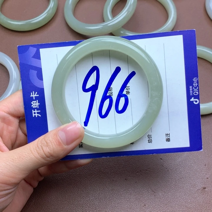 和田玉未镶嵌手镯57