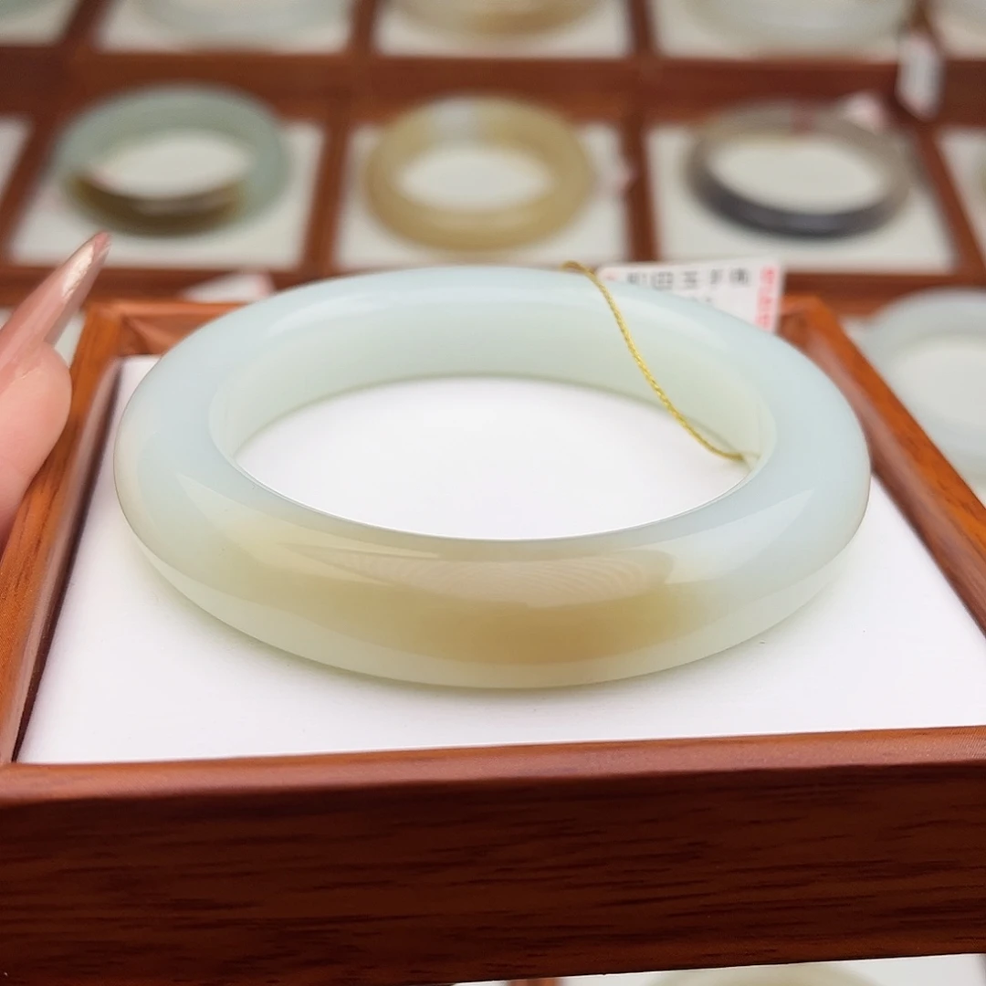 和田玉未镶嵌手镯57