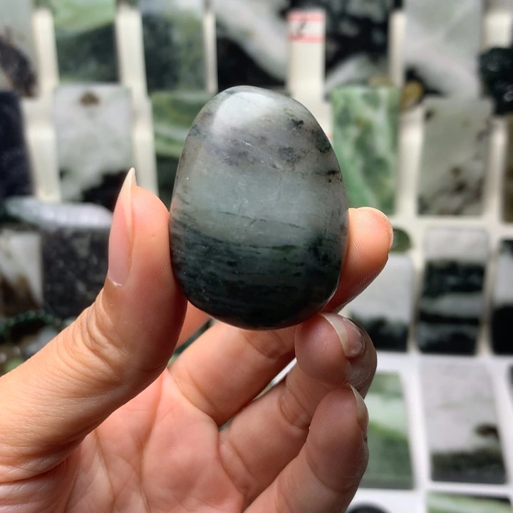 独山玉未镶嵌颈饰
