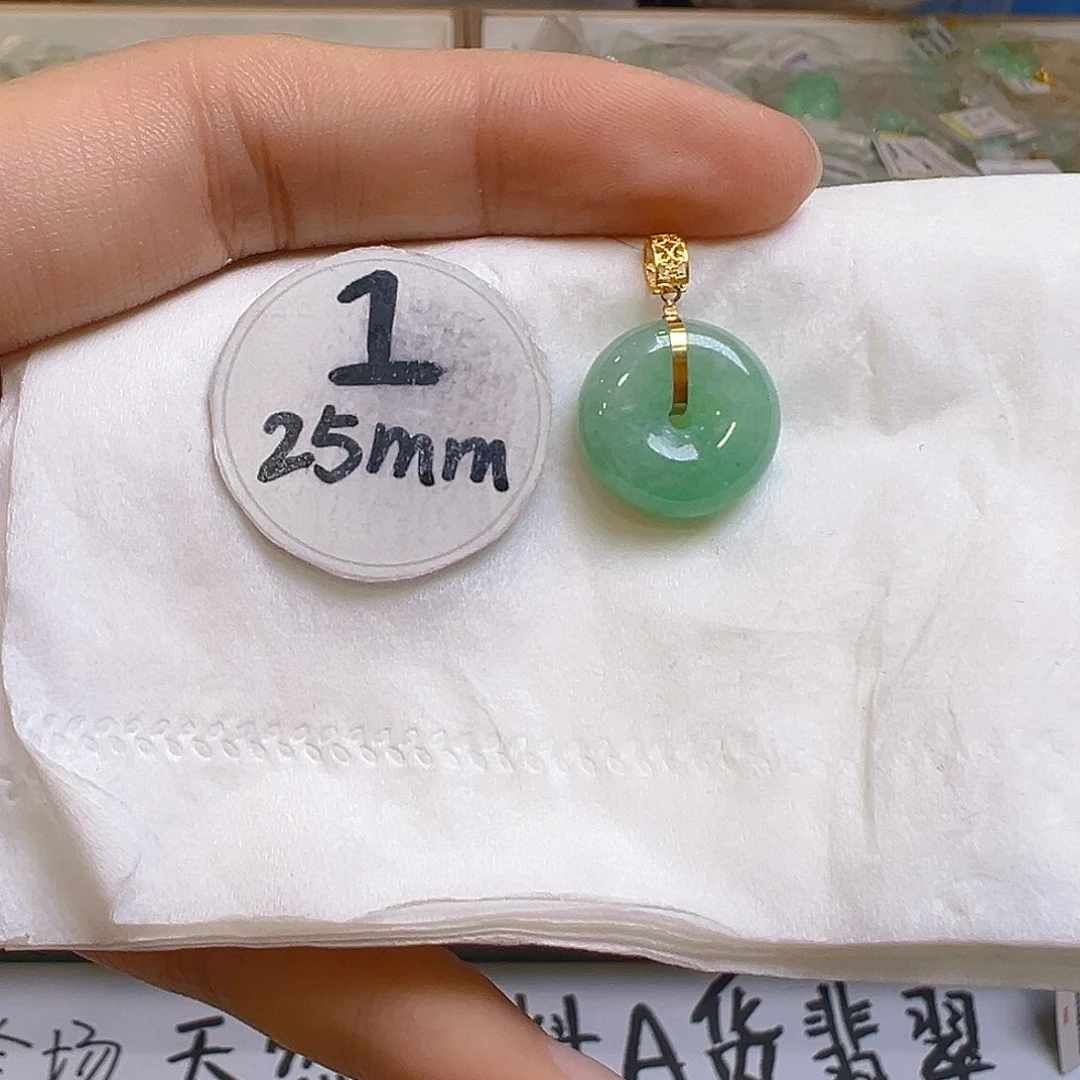 翡翠颈饰18K金镶嵌翡翠