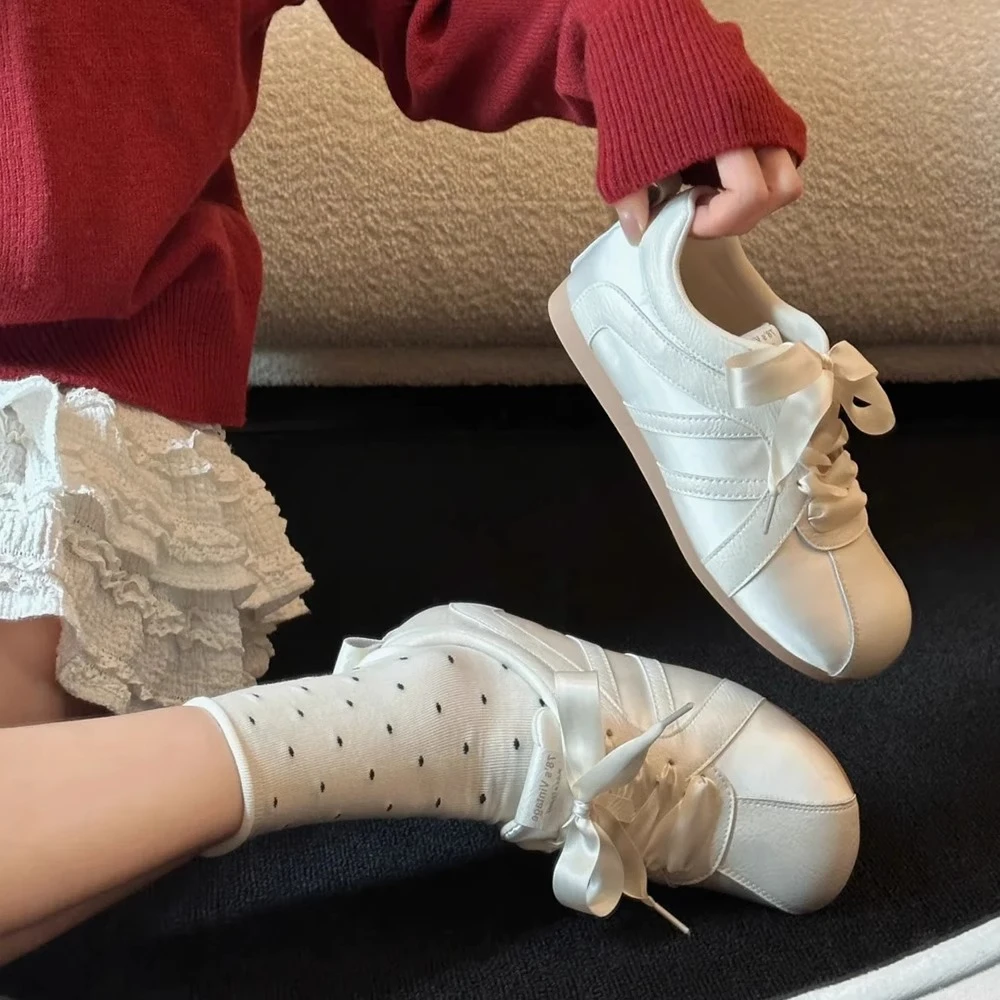 小众内增高芭蕾舞德训鞋女2025新款方头丝带绸缎面百搭运动休闲鞋