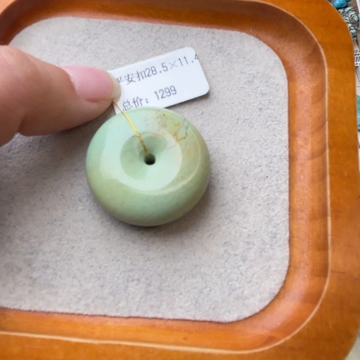 绿松石未镶嵌颈饰