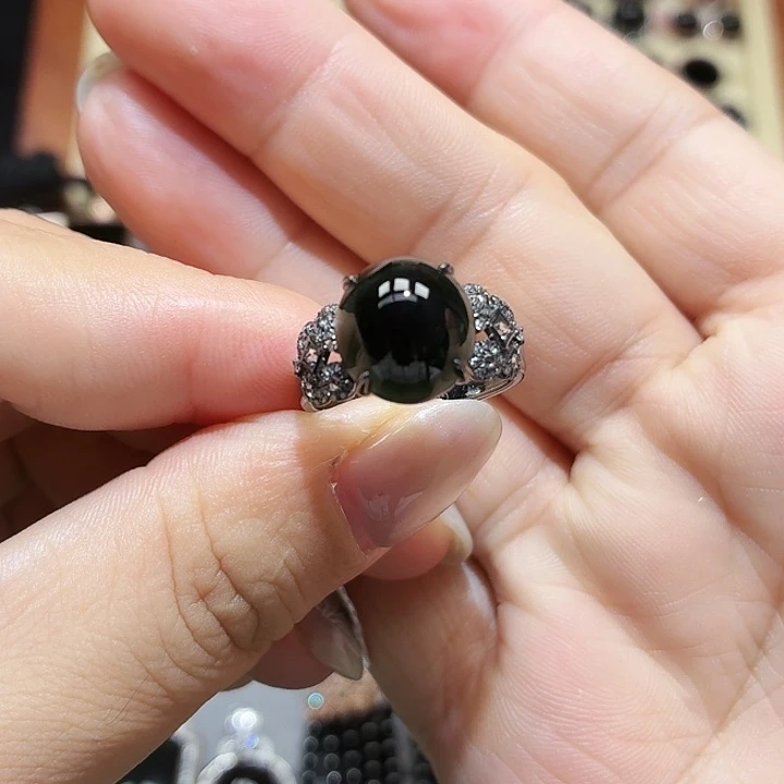 翡翠18K金镶嵌戒指