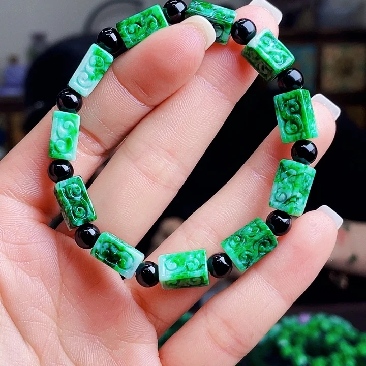 翡翠未镶嵌颈饰多样性