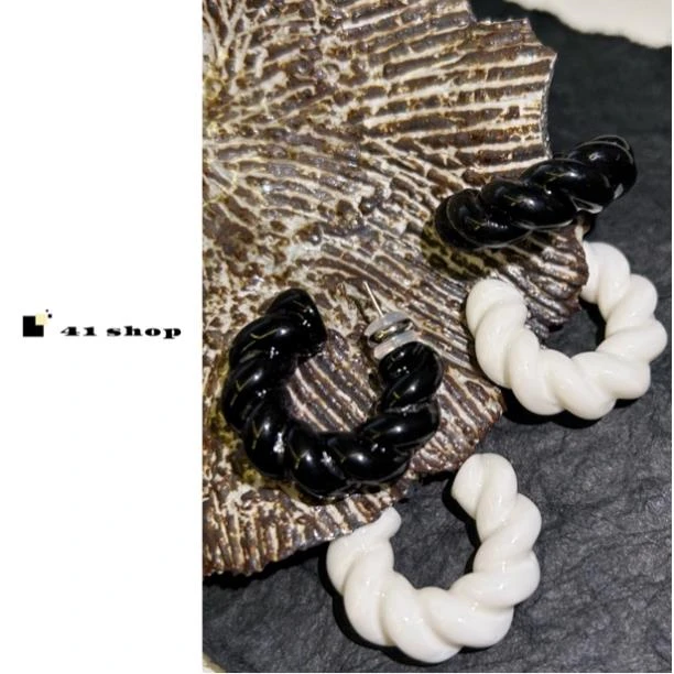 非金属树脂耳饰 B-1 黑白麻花拼色耳圈（两对4只）