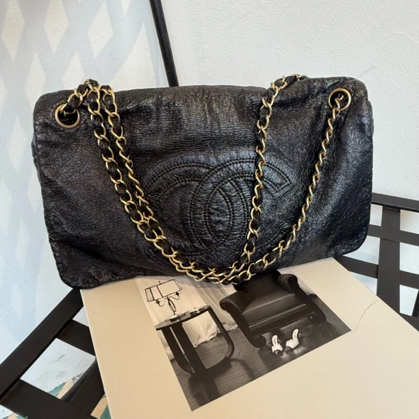 95新 Chanel/香奈儿 Chanel 黑金油蜡皮大logo腋下包/H0013053
