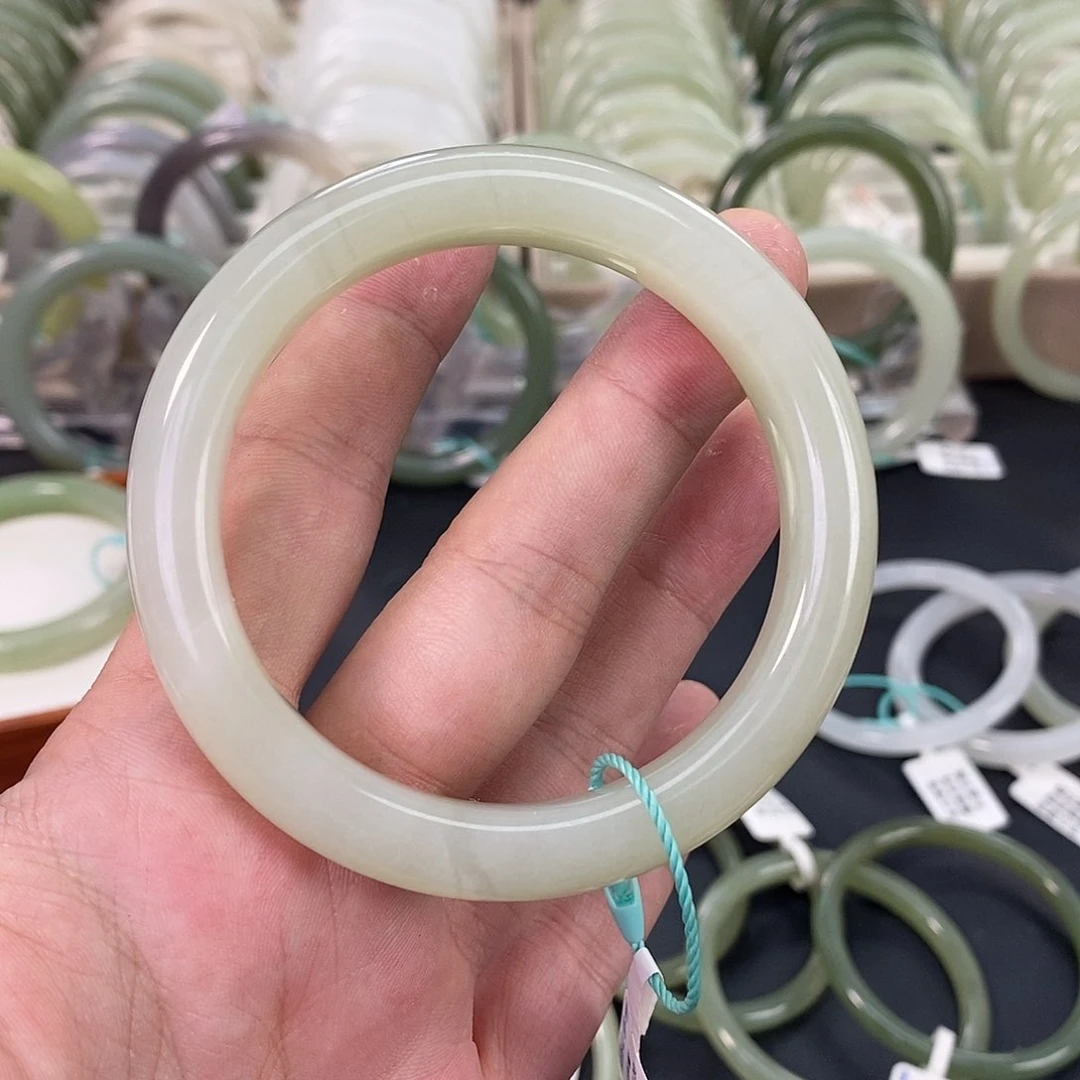 和田玉和田玉手镯未镶嵌5758