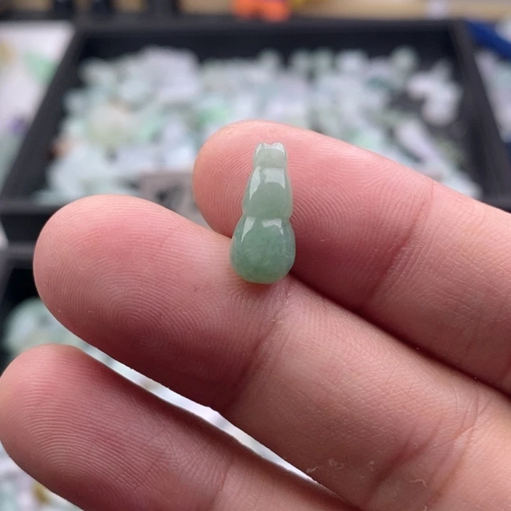 小***霞翡翠未镶嵌吊坠(不含链)