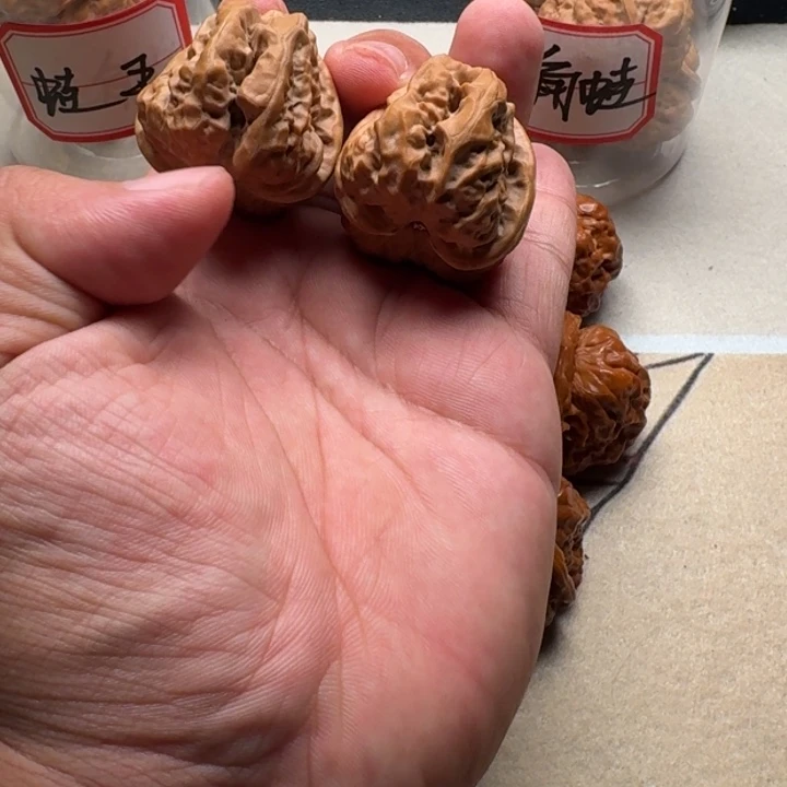 青***绎吊坠文玩核桃35蛙蛙