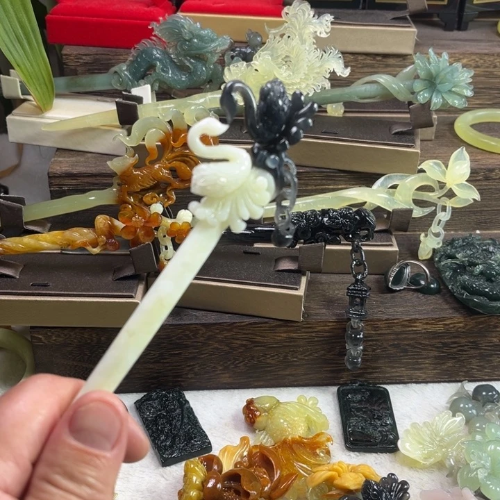 蛇纹石玉发饰合金黎*珊