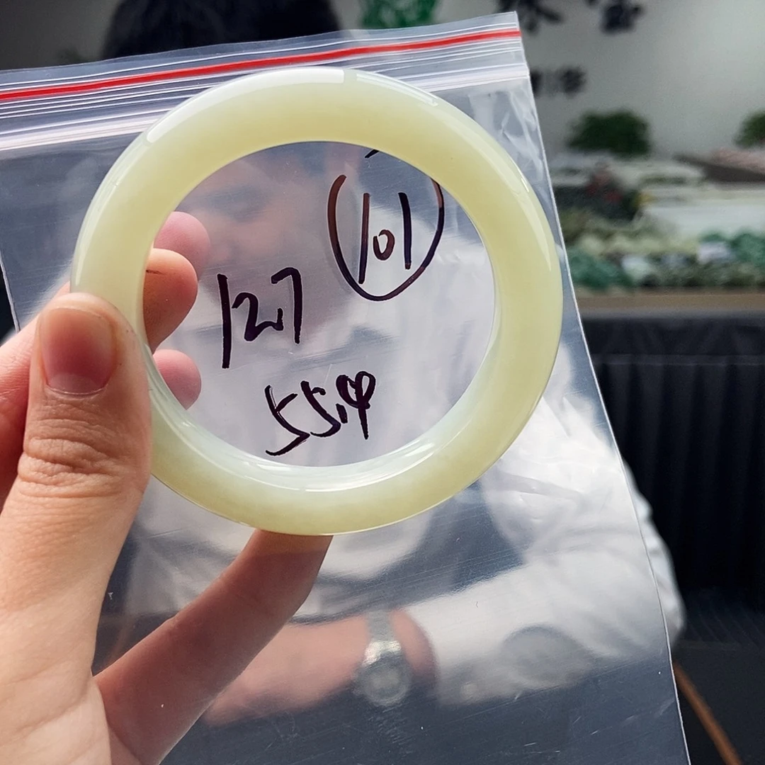 和田玉未镶嵌手镯拍一发一