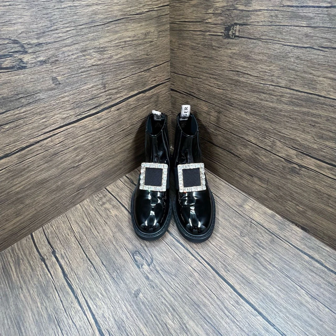 95新 Roger Vivier/罗杰·维威耶 亮面钻扣短靴 38.5码/97新/无配