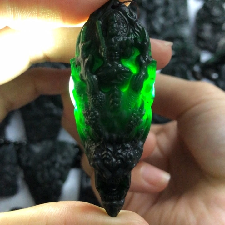 定制翡翠未镶嵌龙不动明王