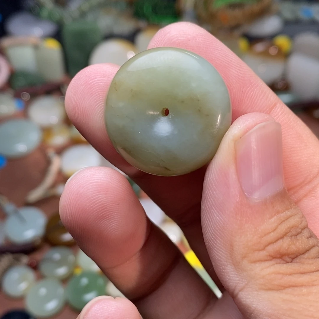 和田玉未镶嵌吊坠(不含链)有纹