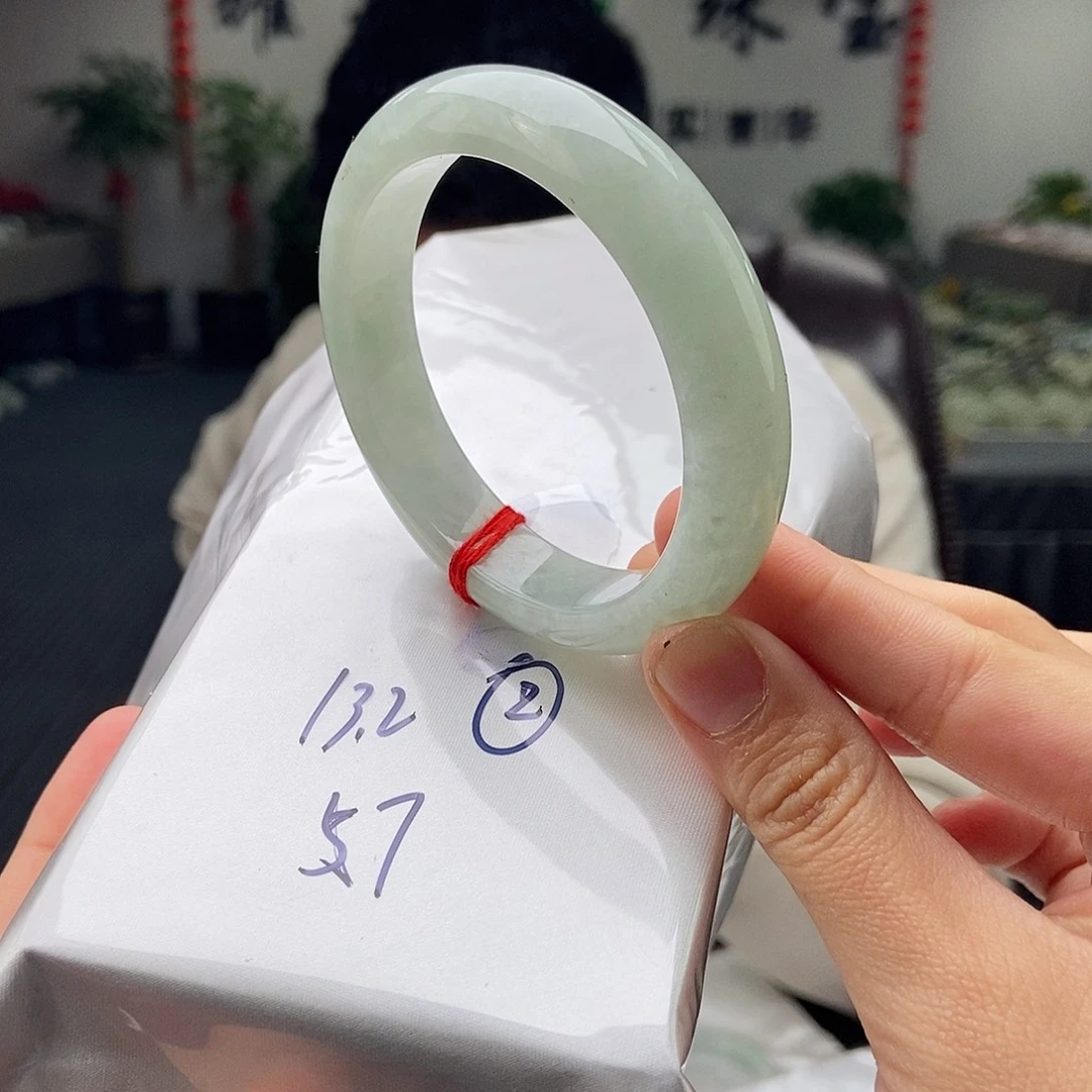 翡翠手镯未镶嵌拍一发一
