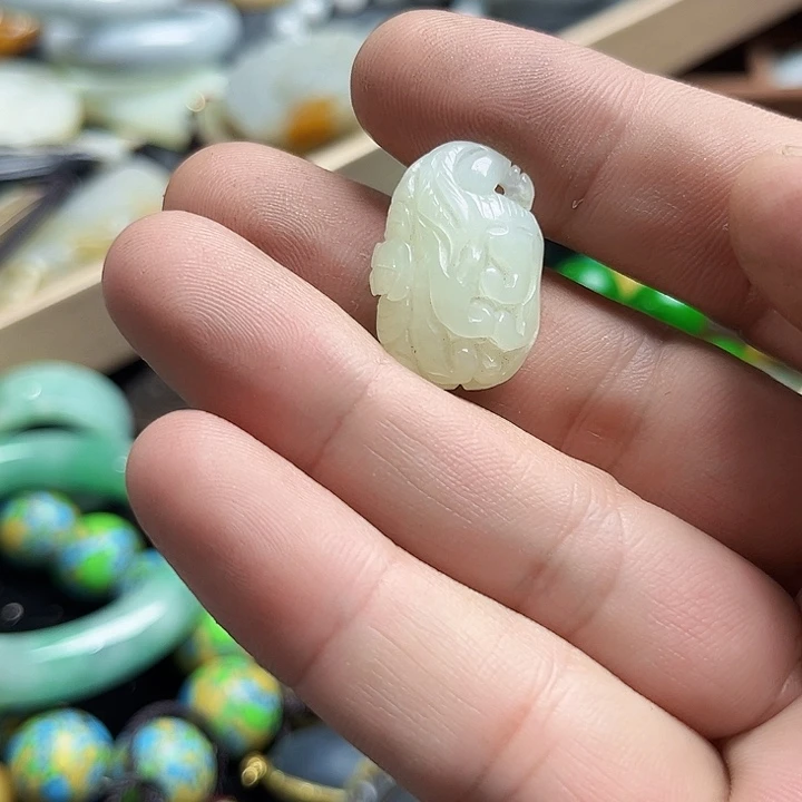 颈饰未镶嵌和田玉（糖玉）