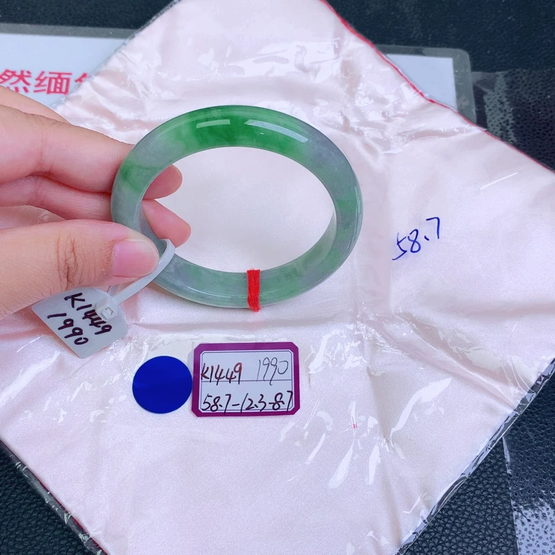 翡翠手镯未镶嵌缅甸翡翠