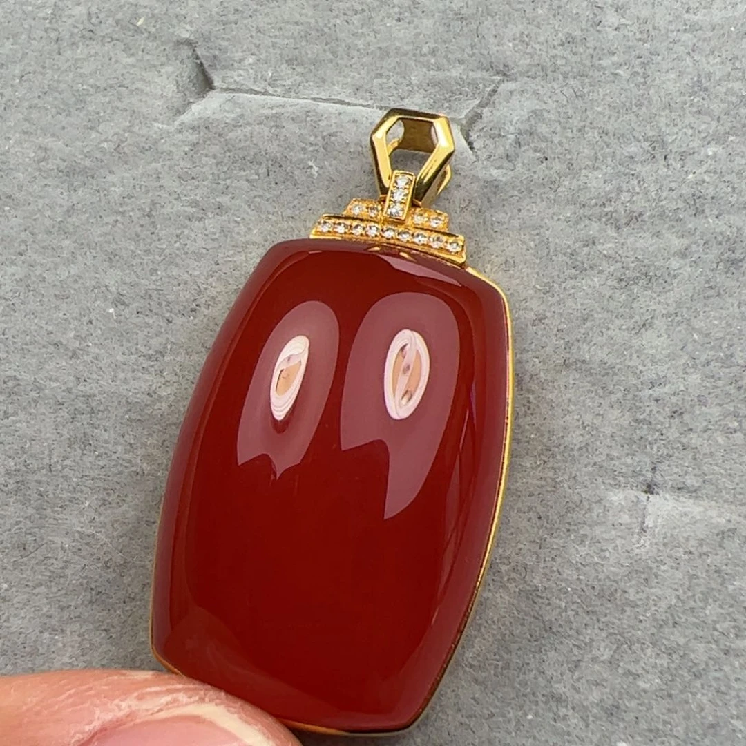 18K金镶嵌吊坠南红玛瑙