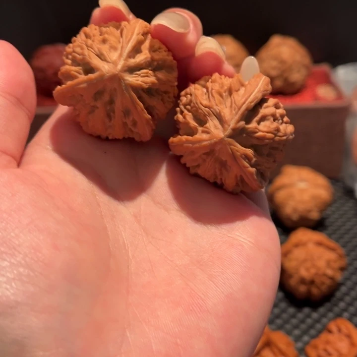 鑫****吊坠文玩核桃文山