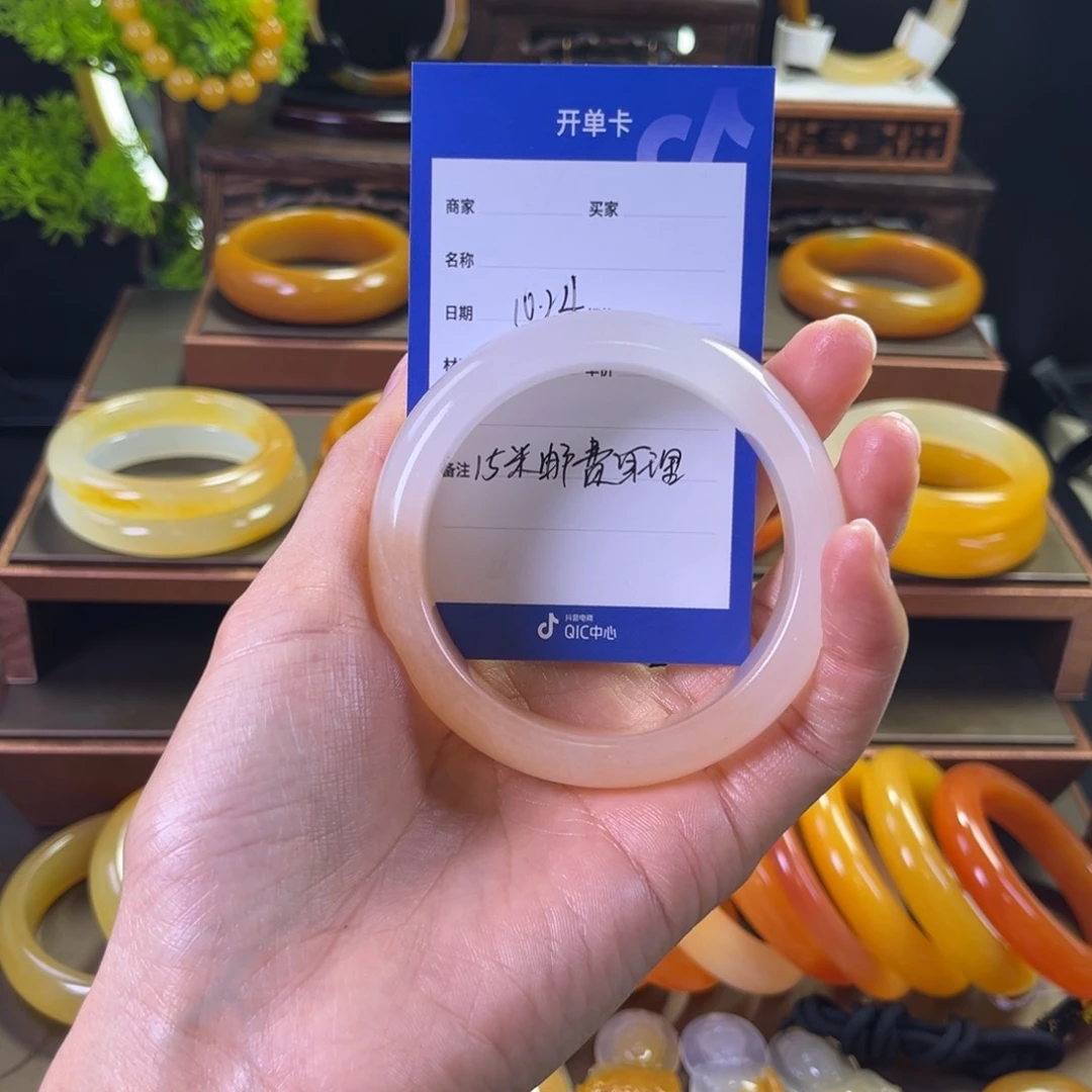 未镶嵌手镯石英质玉