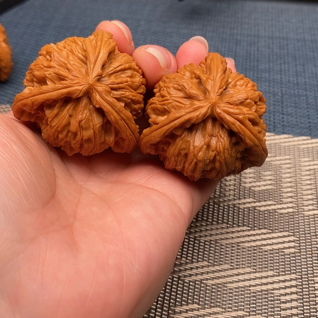 用***7文玩核桃吊坠三棱