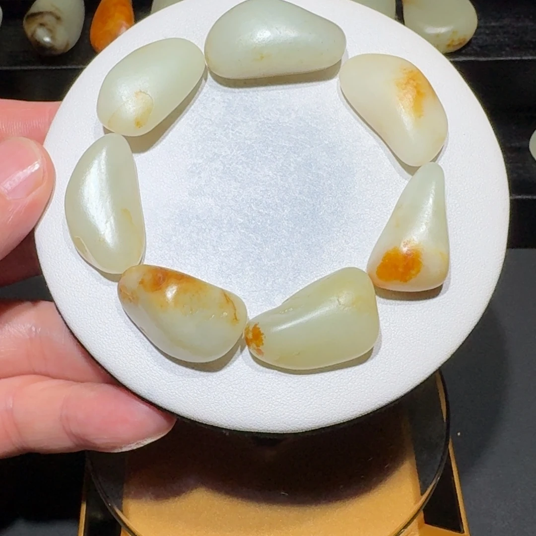 用***7和田玉未镶嵌颈饰