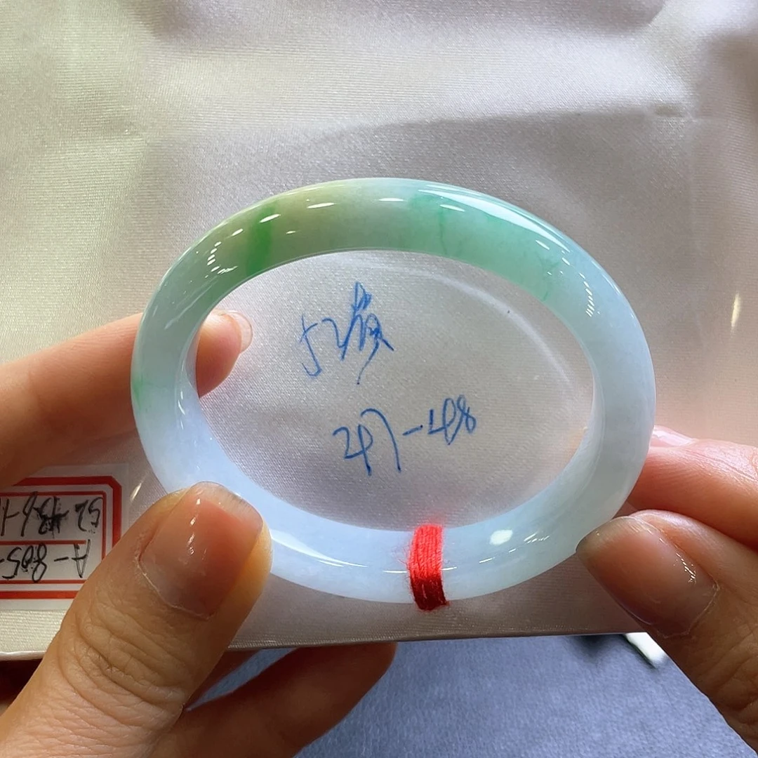 翡翠手镯未镶嵌翡翠手镯