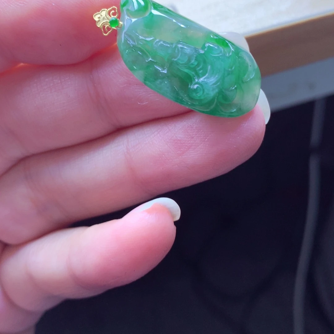 翡翠颈饰18K金镶嵌吊坠