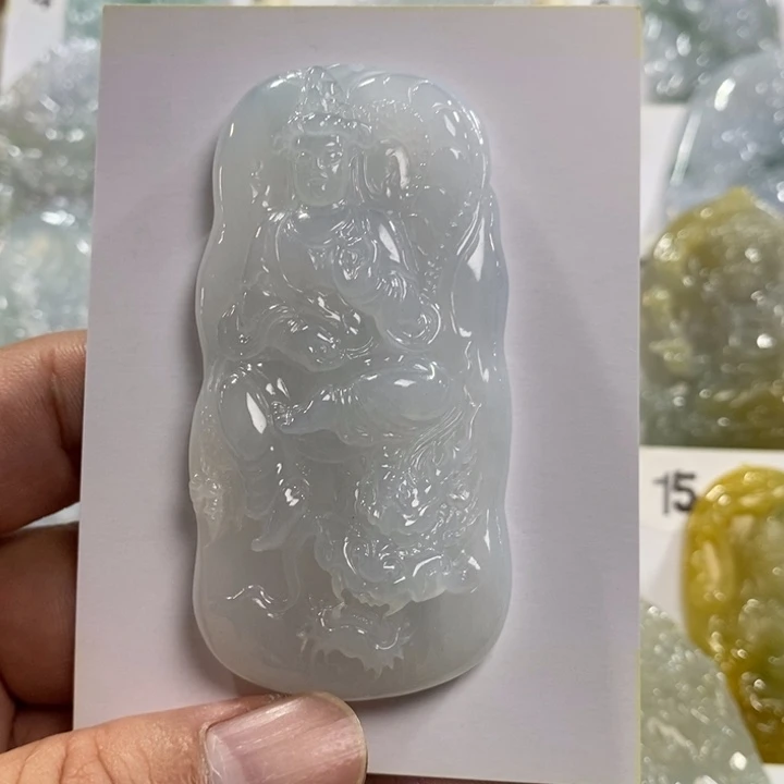 颈饰未镶嵌翡翠观音