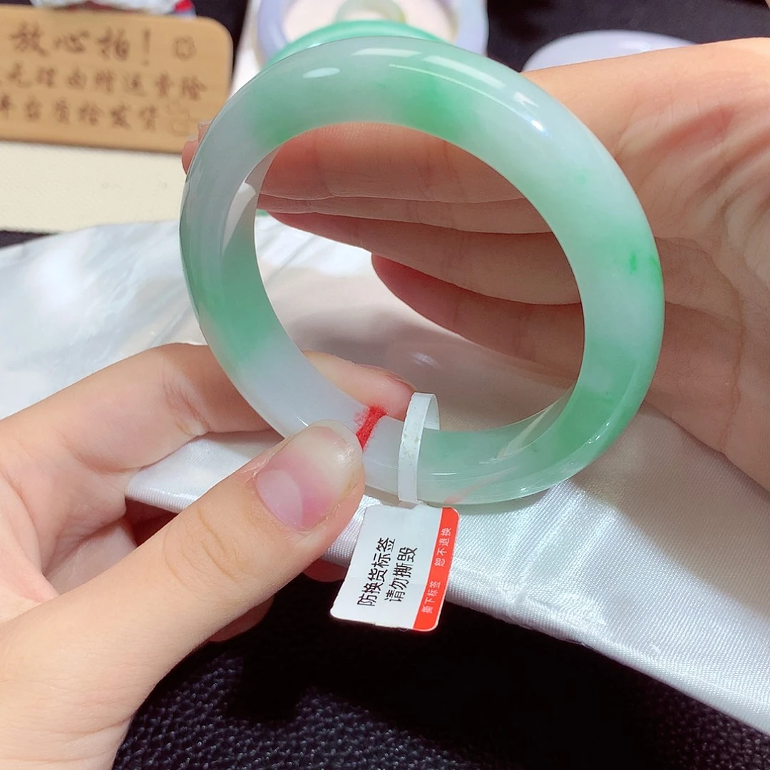 翡翠未镶嵌手镯8007