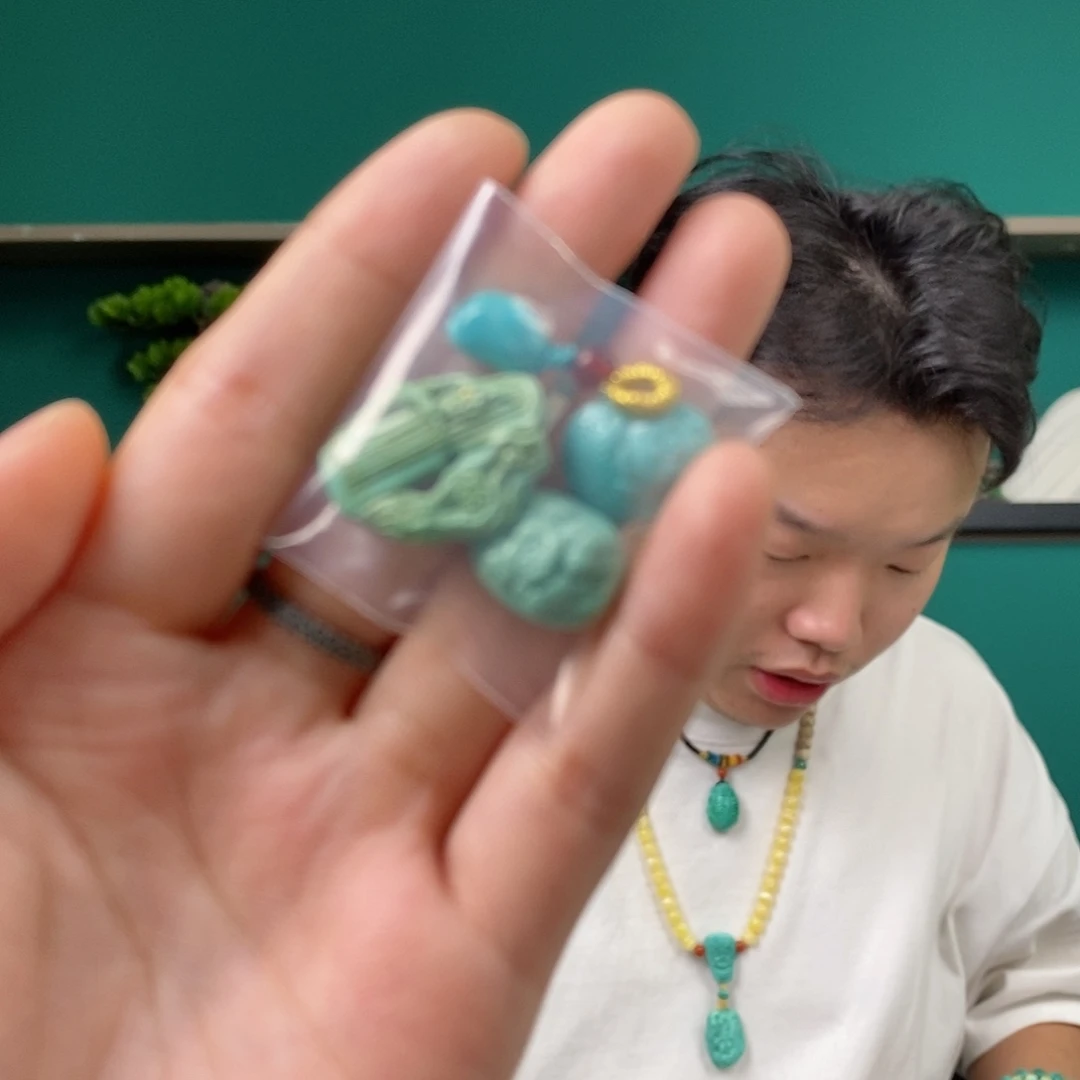 绿松石未镶嵌珠宝奇石