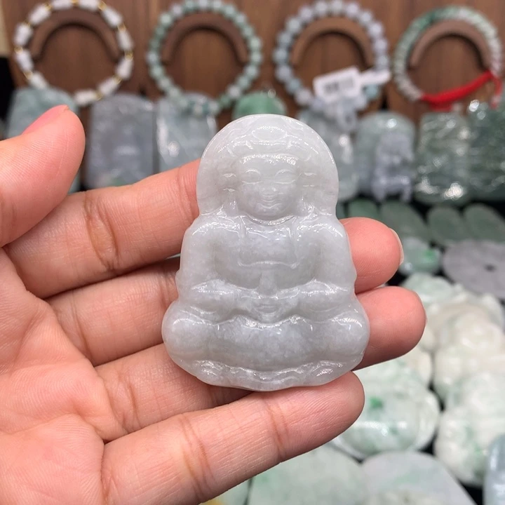 颈饰未镶嵌翡翠微瑕