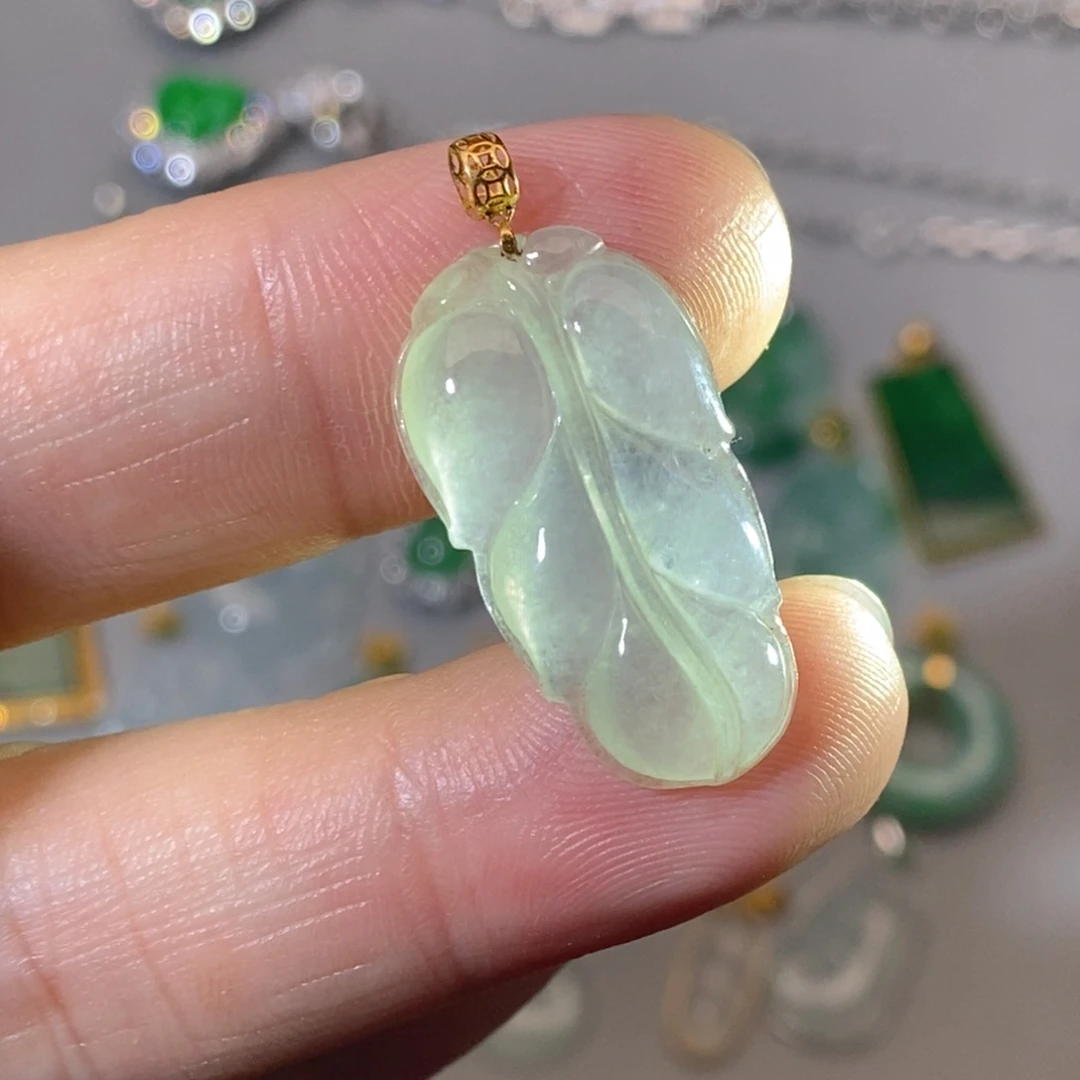 翡翠未镶嵌颈饰叶子