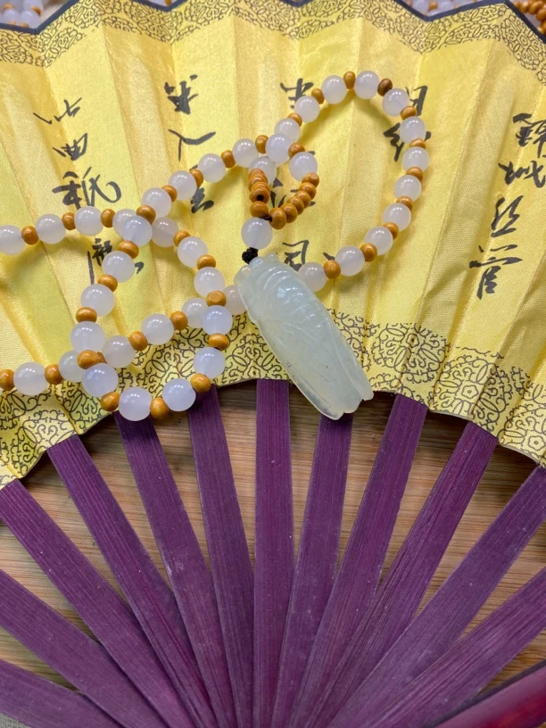 天然岫玉一鸣惊人吊坠 手工雕刻 男女通用 时尚饰品 随机发一