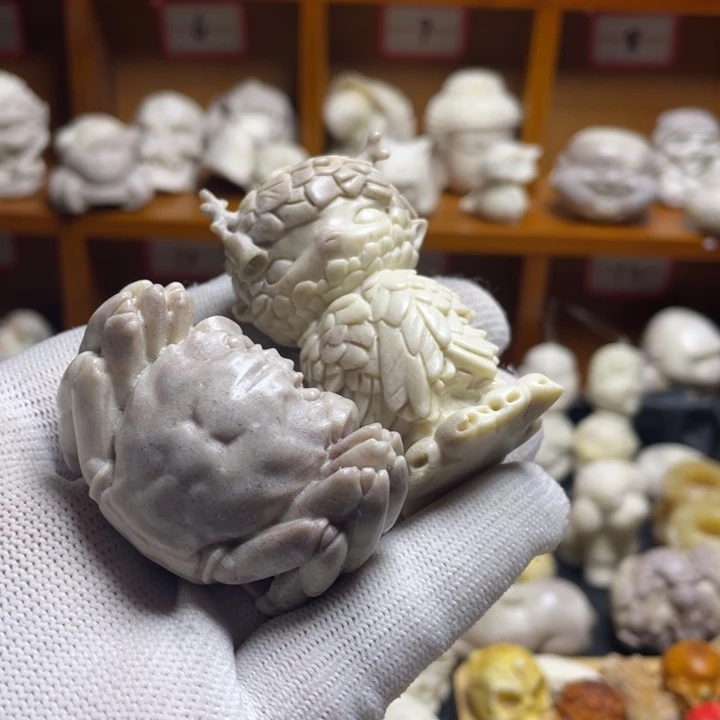 那***父非金属皮质配饰鹿角雕刻两个一起