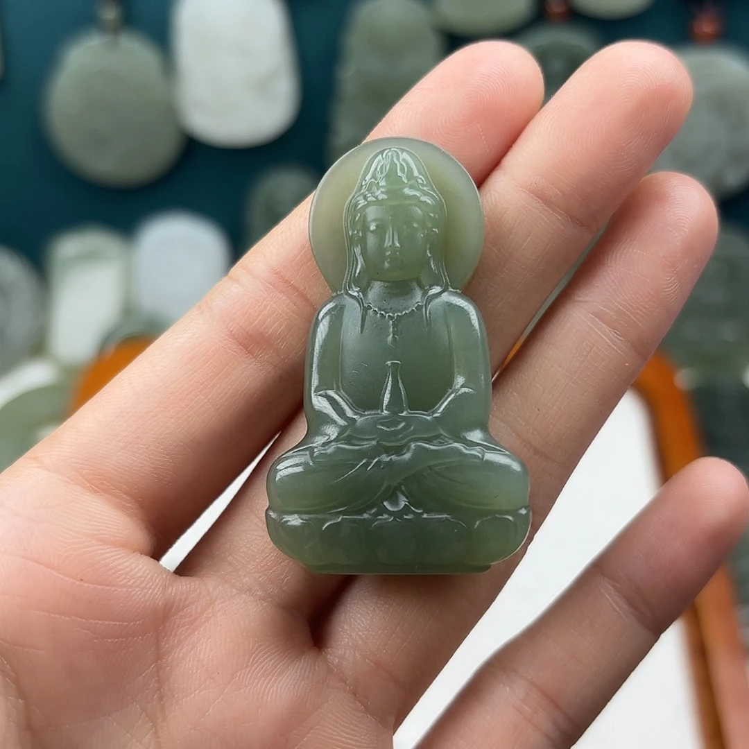 逍****和田玉未镶嵌颈饰