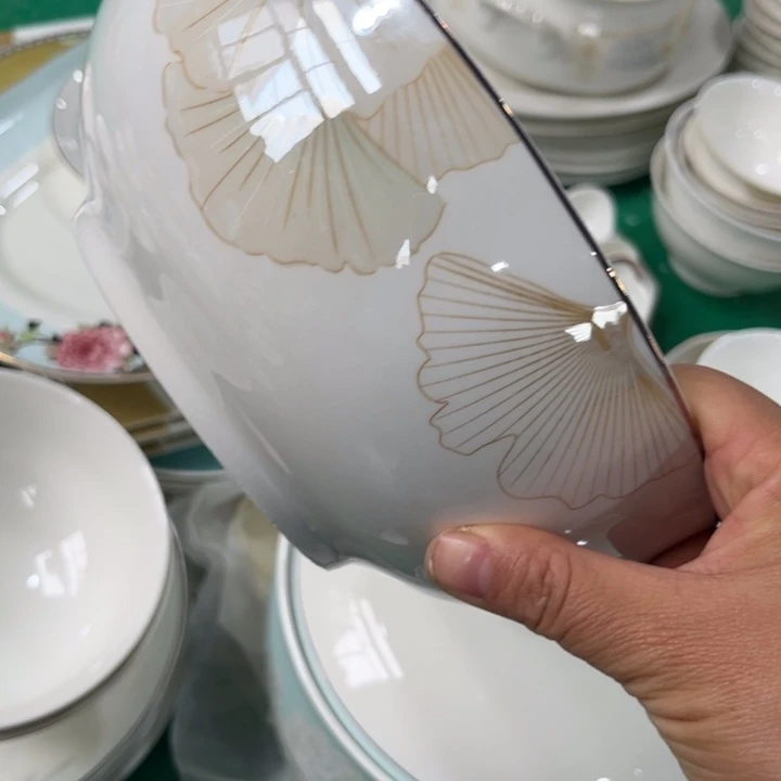 瓷片银杏八寸汤碗一个微瑕